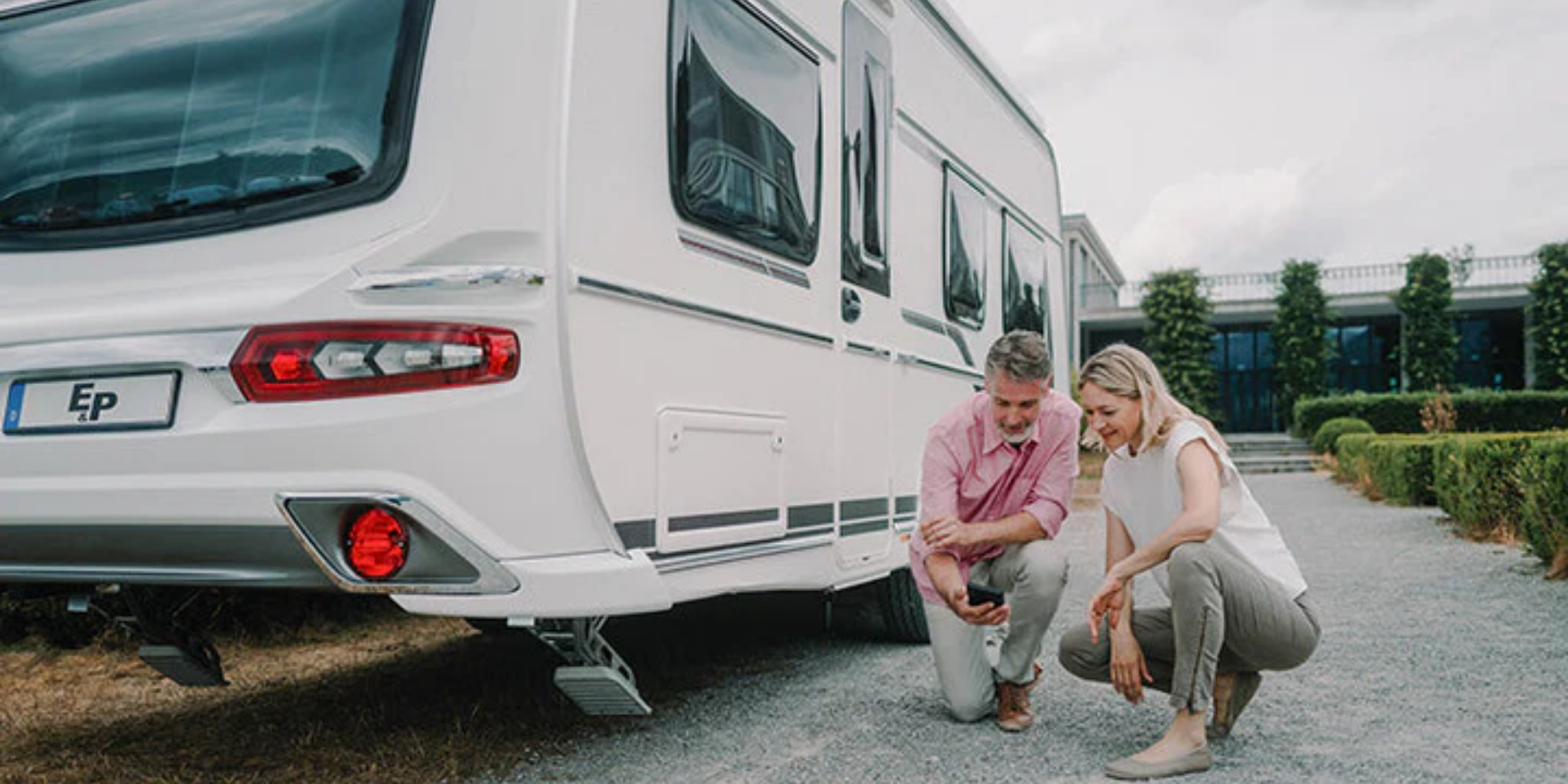 Hoe zet ik mijn caravan waterpas?