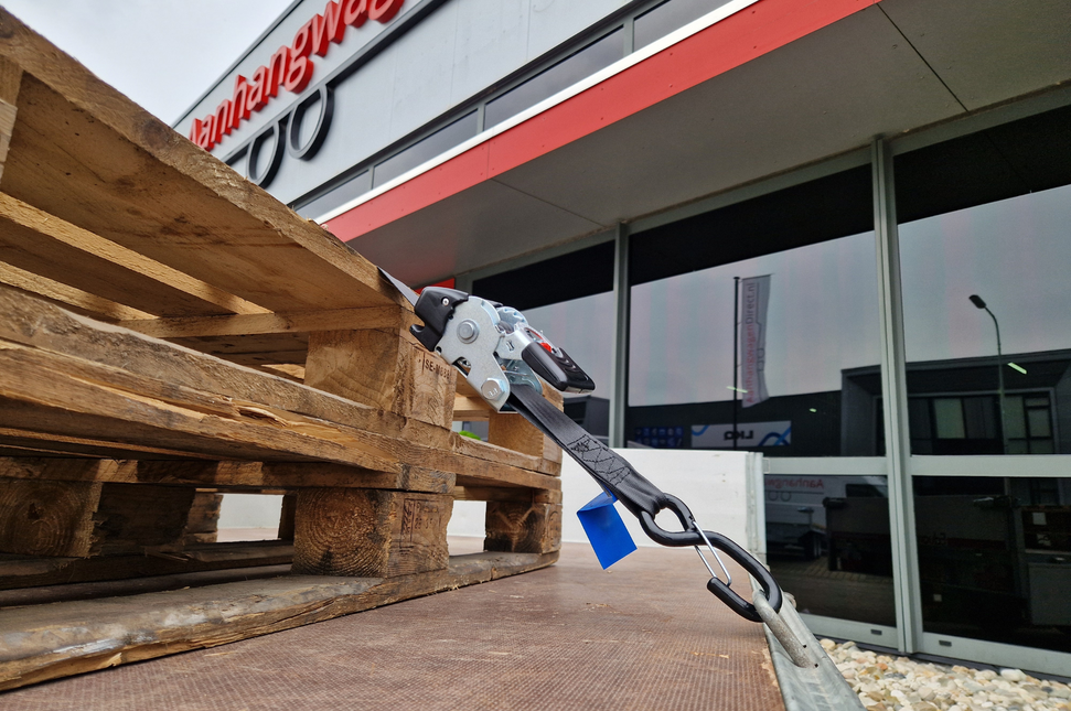 Cantonal Automatisch oprollende spanband 180x5 cm - met S-haken en borgveer - 1500 kg - set van 2 stuks