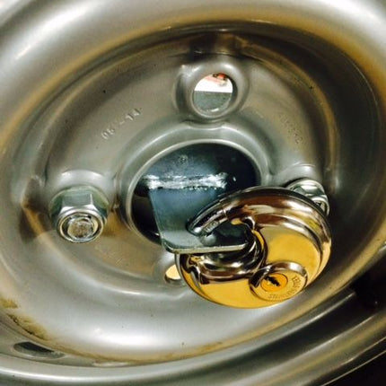 Cantonal Reservewielhouder (premium) incl. 2 x bout M12 + ring en zelfborgende moer (excl. discusslot)