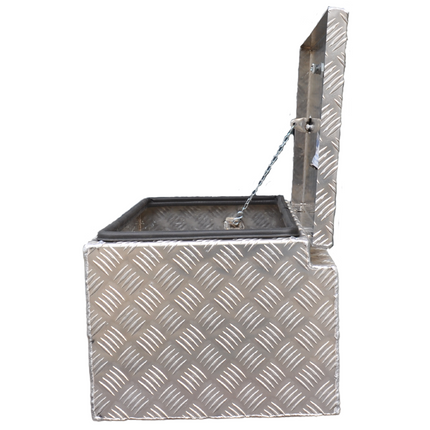 De Haan DE HAAN BOX M - 600x380x295 mm - waterdichte en stofdichte aluminium traanplaat disselbak - voorzien van vlinderslot, spansluiting of t-sluiting
