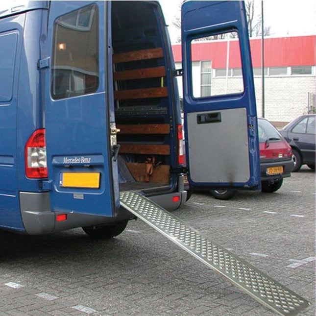 ProPlus Oprijplaat aluminium 1 stuk - 150x21 cm - 200 kg - maximale oprijhoek 16° - totale breedte 23 cm